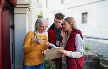 Boomers and New Generations of Volunteers looking at volunteer opportunities 